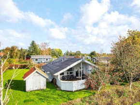 Airy Holiday Home in Juelsminde with Sauna in Sønderby
